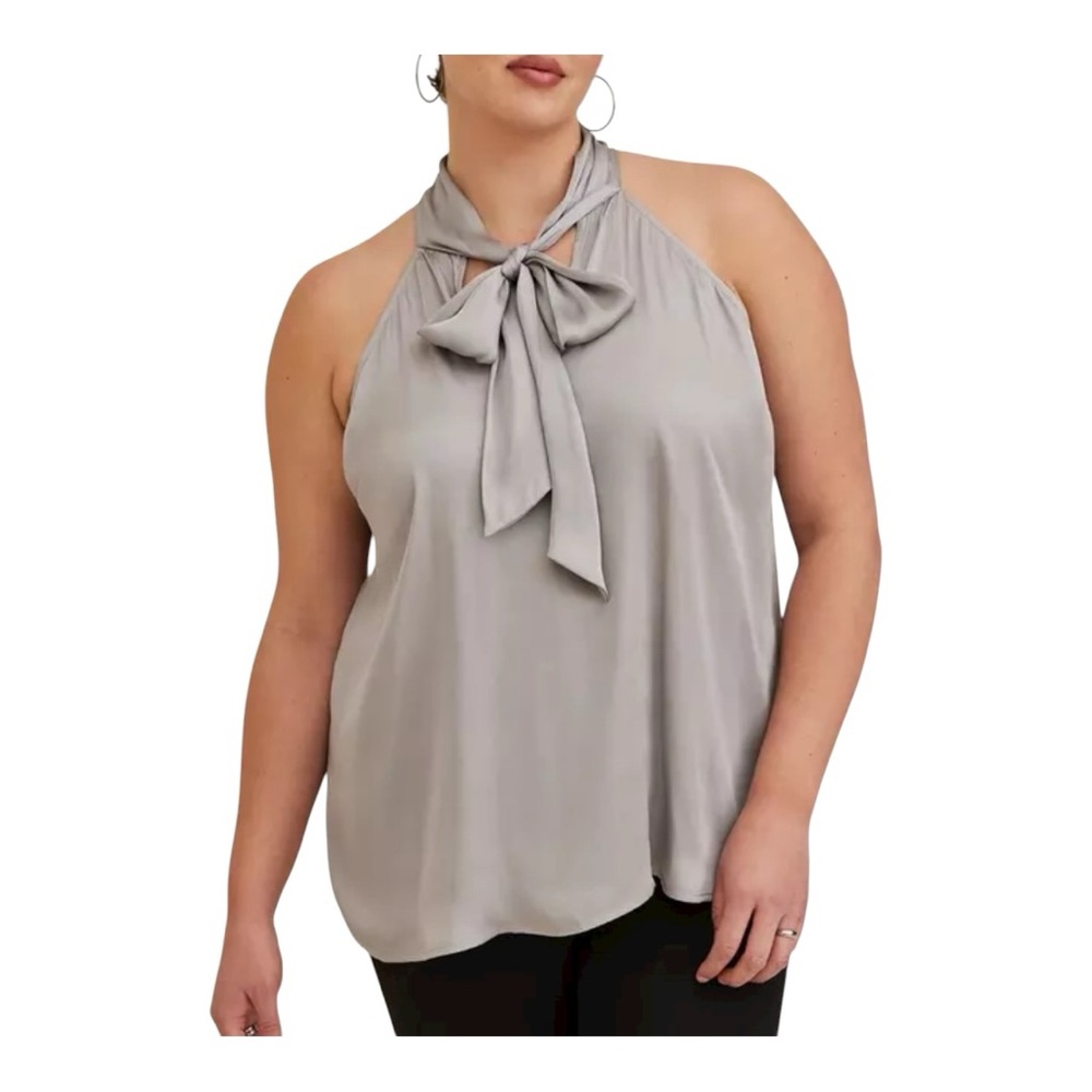 0361. TORRID SLEEVELESS BLOUSE SIZE 2 GRAY IN COLOR SATIN LIKE MATERIAL